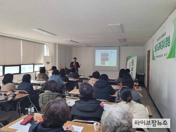 축산물품질평가원 충북지원은 지난 13일 한국여성소비자연합 청주지부(청주시 석교동)에서 청주시 물가 모니터요원을 대상으로 소비자인식 강화를 위한 축산물 등급제도 교육을 진행했다.