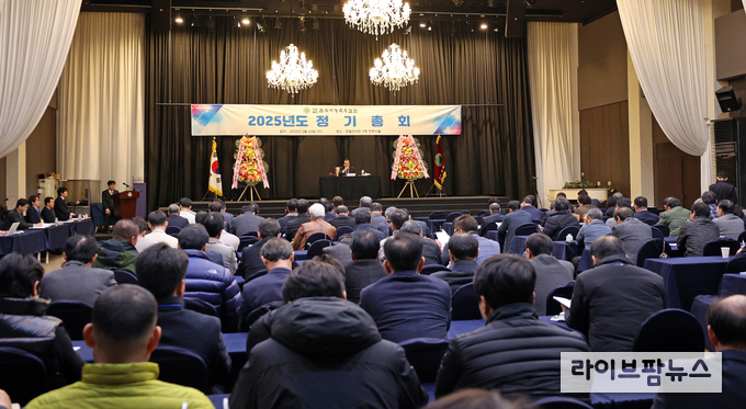한국낙농육우협회는 26일 대전 선샤인호텔에서 2025년도 정기총회를 개최하고, 향후 3년간 낙농육우산업을 이끌 제19대 임원진을 선임하는 한편, 2024년도 결산 및 2025년도 예산을 승인하여 2025년도 협회 운영방침을 확정했다.