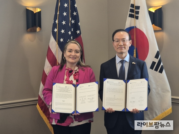식품의약품안전처는 13일(현지시간 12일) 미국 워싱턴D.C에서 ‘한-미 수출입 축산물 전자위생증명 협력 양해각서(MOU)’를 체결했다.