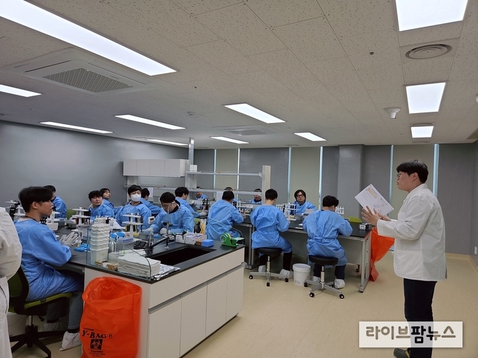럼피스킨 정밀진단 실습 교육 모습.