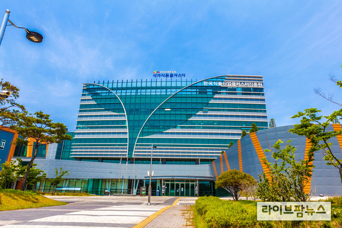 한국식품산업클러스터진흥원 본관 전경.