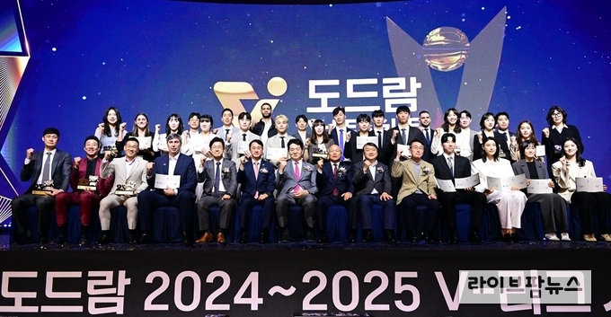 ‘도드람 2024~2025 V-리그 시상식’ 단체 기념사진.