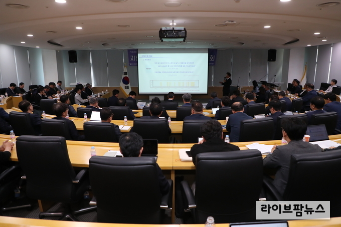 한국농어촌공사는 지난 28일, 지하수댐 국가 R&D 사업의 성공적 수행을 위해 학계 등과 협력 방안을 마련하는 토론회를 실시했다고 밝혔다.