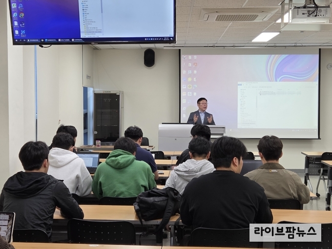 축산물품질평가원 전북지원은 지난 1일 한국농수산대학교 축산학부 학생들이 현재 축산업 동향을 파악하고 앞으로의 축산을 계획하기 위한 축산 유통 교육을 실시했다.
