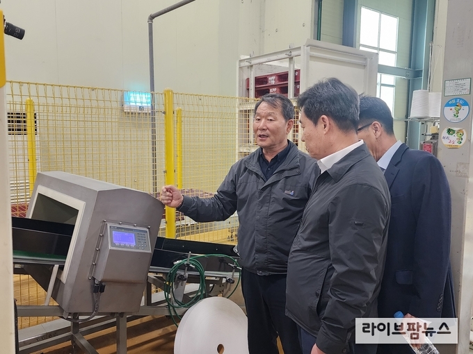 국립식량과학원 곽도원 원장은 7일 상주농협 삼백라이스센터를 방문해 ‘미소진품’ 보급 현황을 점검하고, 협력관계를 한층 더 강화했다.