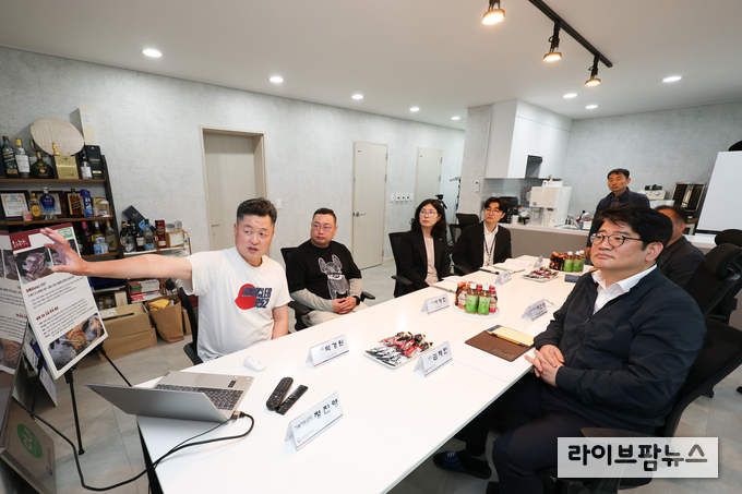 권재한 농촌진흥청장은 9일 충청남도 예산군에 있는 스마트 양돈 선도 농장을 방문해 현대화 시설과 운영 실태를 둘러봤다.
