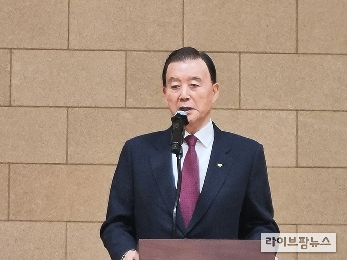 2025 서울 4-H 청소년문화행사에서 축사하는 홍문표 aT 사장.