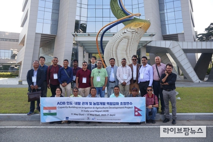 이번 연수는 인도와 네팔 농업 당국자들이 디지털 기술을 농업 현장에 활용할 수 있도록 역량을 강화하는 데 목적을 두고 마련됐다. 전남 나주 본사 방문 모습.