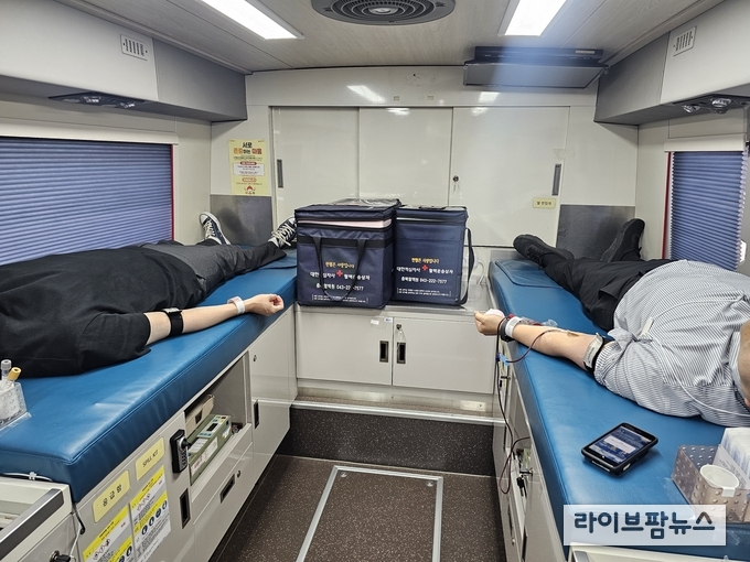 한국식품안전관리인증원은 지난 26일, 본원(충북 청주)에서 지역사회와 함께하는 생명 존중 문화 실천의 일환으로 ‘생명나눔 릴레이 헌혈’을 실시했다.