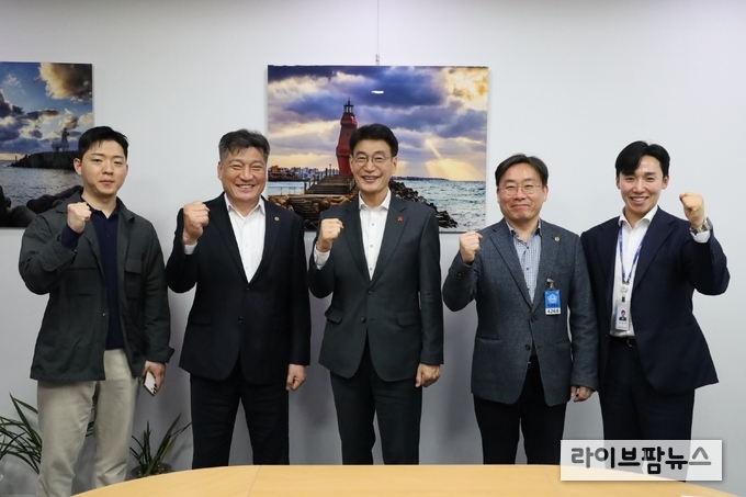 대한한돈협회 손세희 회장 등이 지난 4월 22일 국회 문대림 의원실을 방문해 축산농가 바이오가스 생산의무 제외의 필요성을 설명하고, 현장 여건을 반영한 합리적 입법 추진을 요청했다.