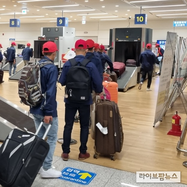 농림축산검역본부는 본격적인 여름 휴가철을 맞아 7월 28일부터 8월 11일까지 2주간 해외여행객의 휴대 농축산물에 대한 검역을 강화한다.
