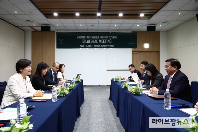 농림축산식품부 송미령 장관은 중국 농업농촌부 한쥔 장관과 양자면담을 갖고, 양국 농업농촌 분야 협력 확대 및 교류 재개 방안에 대해 논의했다.