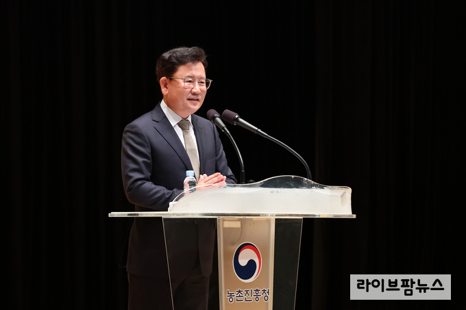 제33대 이승돈 신임 농촌진흥청장 취임식이 18일 전북혁신도시 농촌진흥청에서 열렸다.<사진=농촌진흥청>