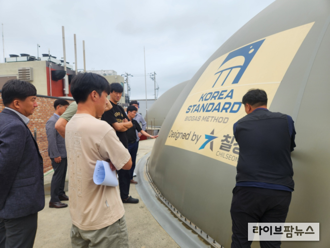 축산물품질평가원 대전충남지원은 지난 26일 충남도청 축산과 및 축산 농가와 함께 바이오 가스화 시설인 칠성에너지를 방문, 스마트축산 서포터즈 협의체 활동을 전개했다.