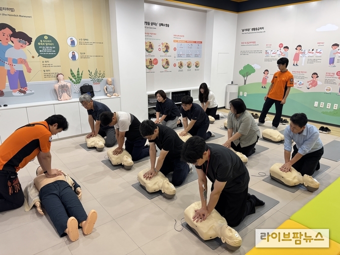 축산물품질평가원 강원지원이 안전체험활동을 하고 있다.