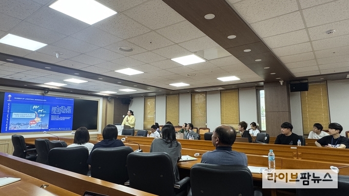 농림축산검역본부는 지난 17일~19일까지, 캄보디아·라오스·몽골 3개국 수의 분야 연구기관의 대표단과 함께한 ‘아시아 구제역 진단 네트워크 회의’를 성공적으로 마쳤다.