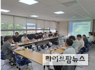 농림축산검역본부는 돼지질병의 현안을 공유하고 인공지능(AI)을 활용한 돼지질병 제어기술 개발과제를 발굴하기 위한 ‘돼지질병 분야별협의체’를 지난 23일 경북 김천 소재 검역본부에서 개최했다.