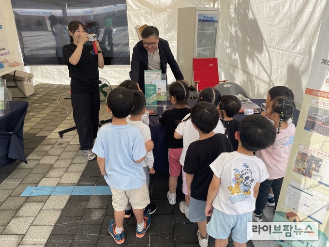 축산물품질평가원 전북지원은 지난 26일부터 28일까지 3일간 전북특별자치도청 서편광장에서 전국한우협회 전북도지회에서 주관하고 전북특별자치도가 후원하는 ‘2025년 축산물 소비촉진 행사’에 참여했다.