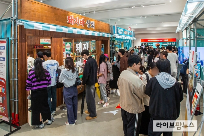 ‘한돈 파트너스 스토어존’에서는 샘표식품(차오차이), 와인플렉스, 롯데 돼지바 등 다양한 브랜드가 협업해 한돈과 어울리는 새로운 푸드·라이프스타일을 제안했다.